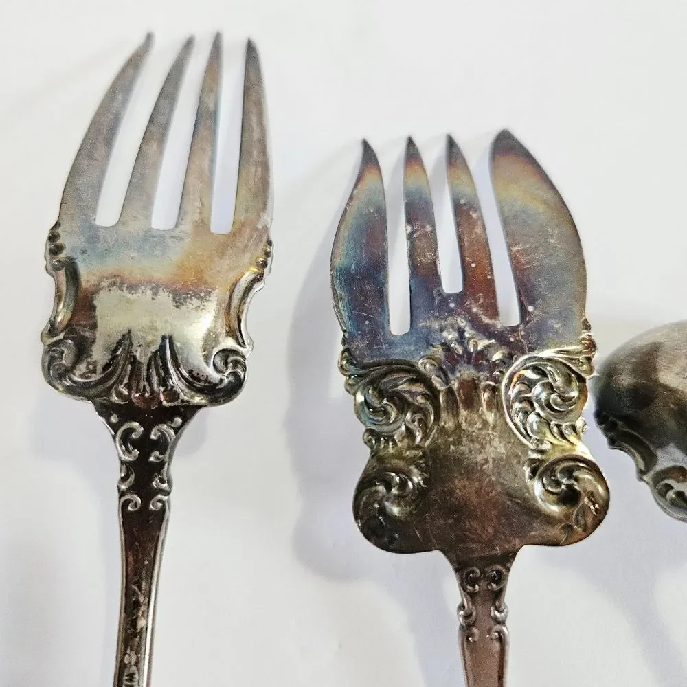 WM Rogers & Co. Oxford Pattern AA Silver Plated Serving Meat Fish Forks & Ladle